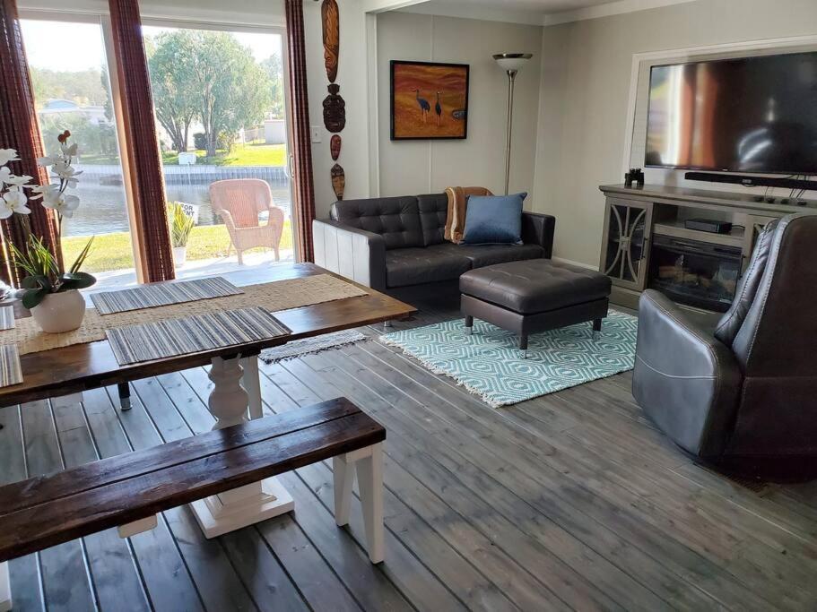 Вилла 3 Bed, 2 Bath, Waterfront, Dock, Large Driveway Таварес Экстерьер фото